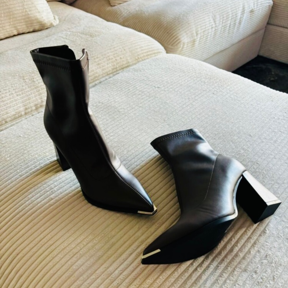 Cap toed minimalist boots